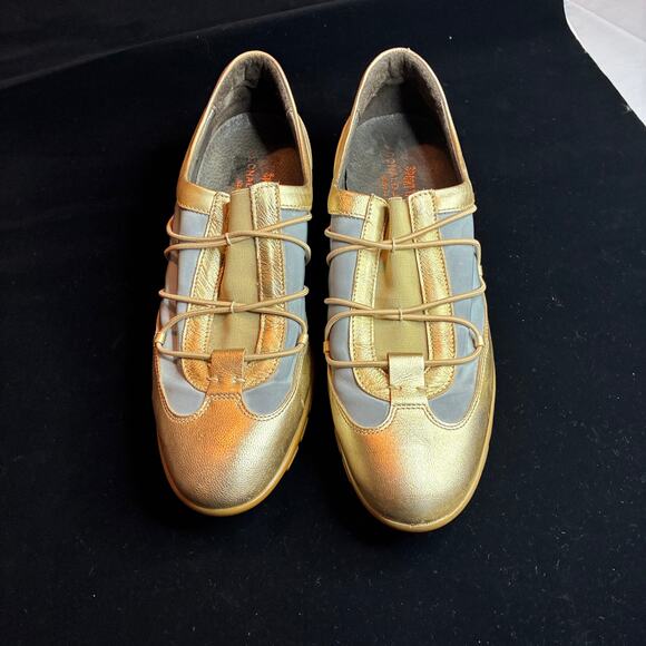 Donald Pliner Sport Travel Wm Sz 9.5 Slip On Shoes SOPHIA shiny reflective glam - Picture 1 of 8